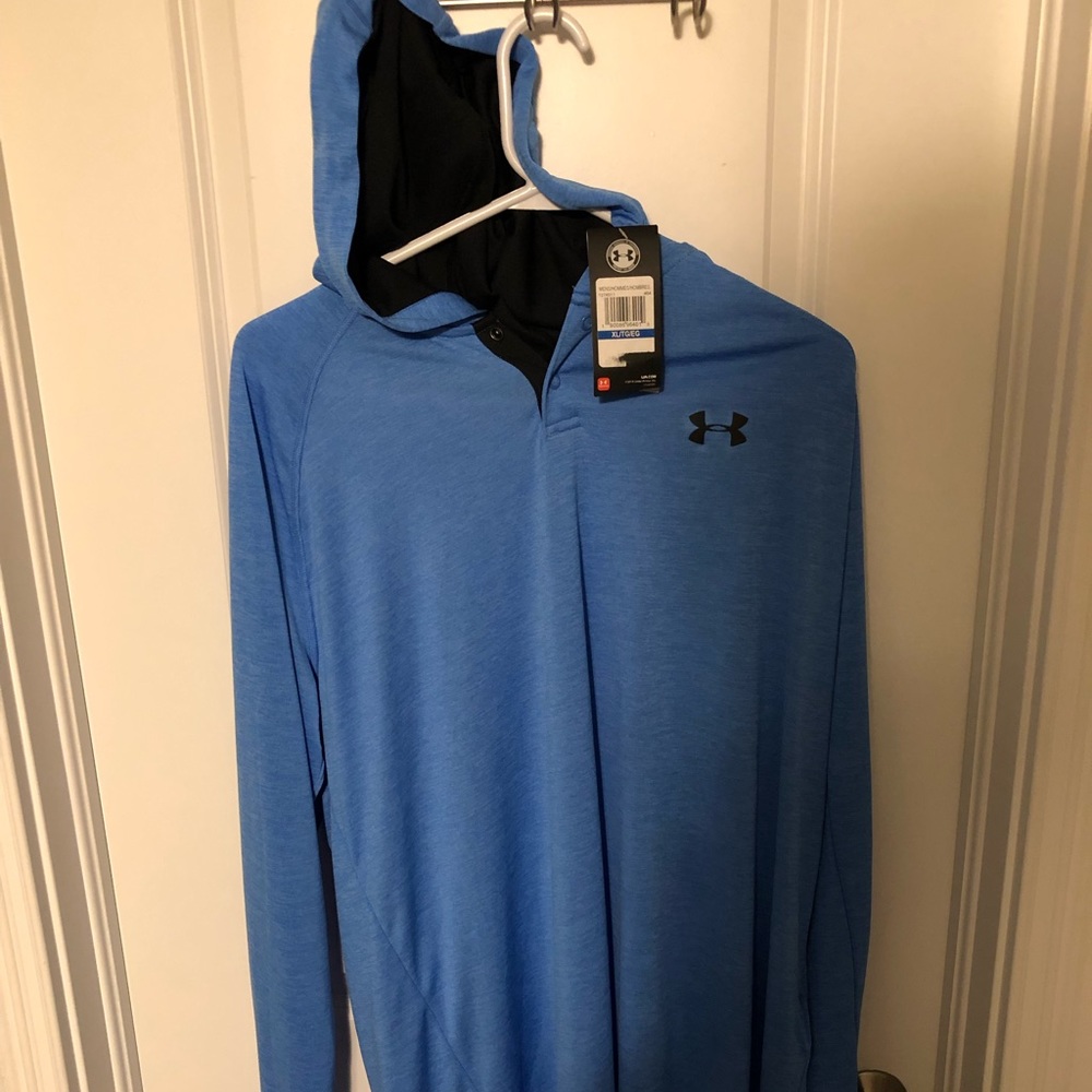 Under Armour long sleeve pullover WITH TAGS